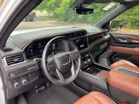 Used 2023 GMC Yukon Denali Ultimate AWD/4WD image 26