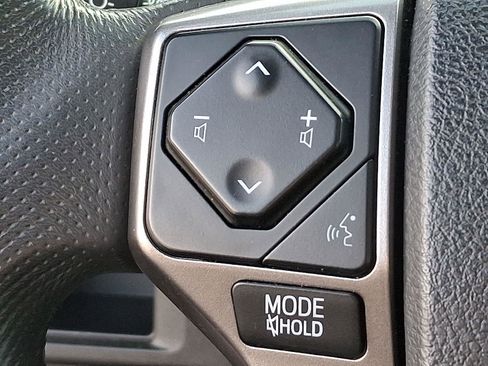 Used 2018 Toyota Tacoma Limited image 22