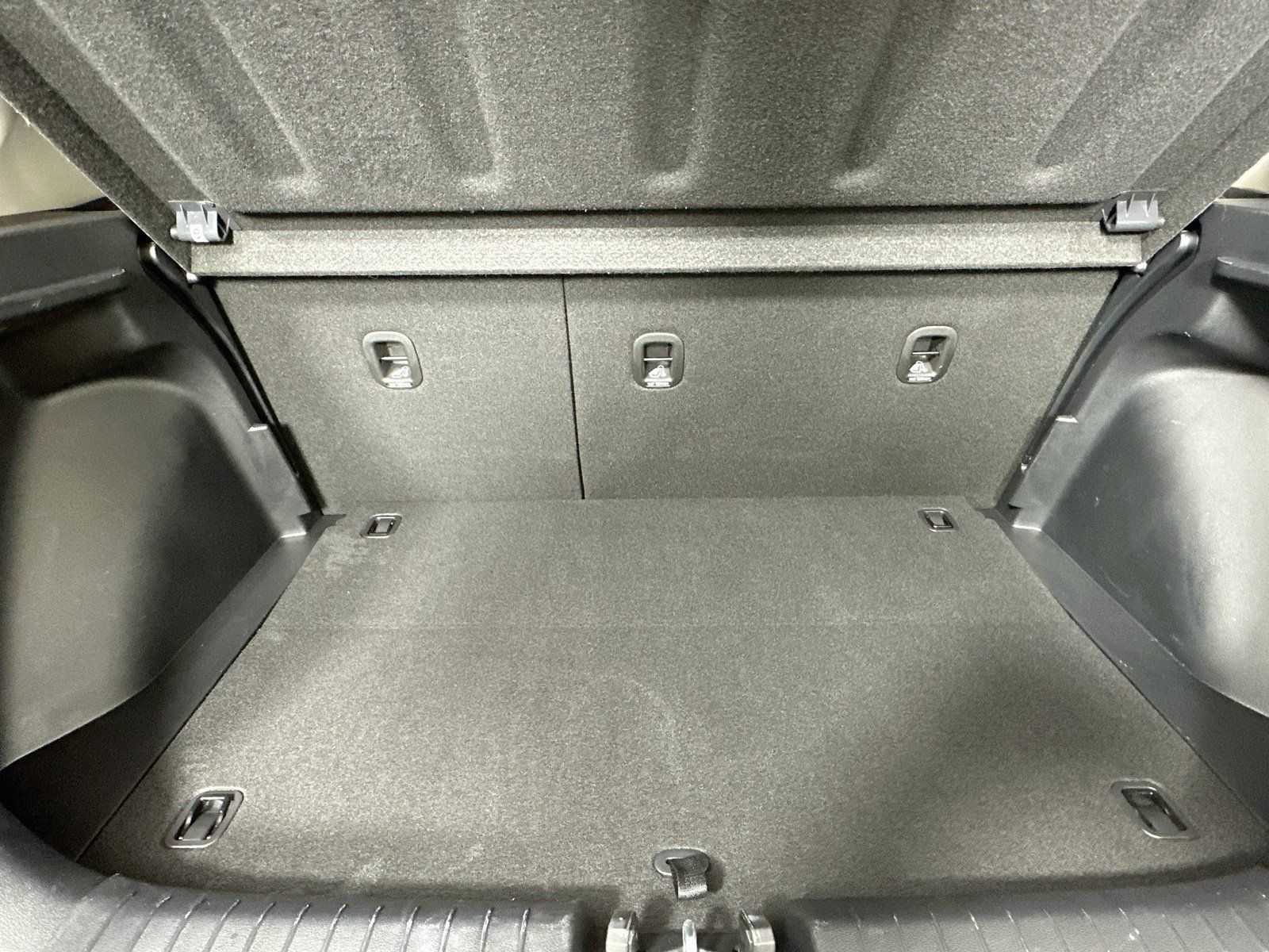 Used 2023 Hyundai Venue SEL FWD image 24