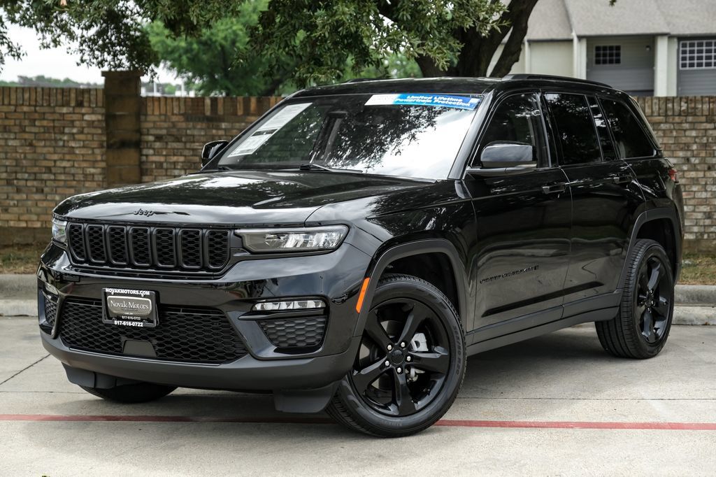 Used 2023 Jeep Grand Cherokee Limited w/ Black Appearance Package AWD/4WD image 11