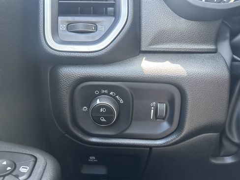 New 2026 RAM 1500 Express AWD/4WD image 16
