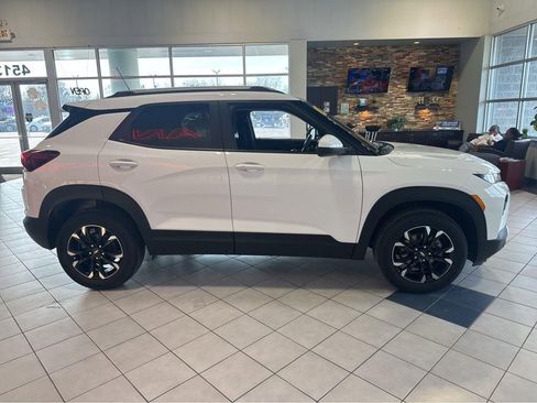 Used 2023 Chevrolet TrailBlazer LT AWD/4WD image 14