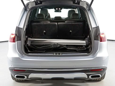 Used 2024 Mercedes-Benz GLS 450 4MATIC image 10