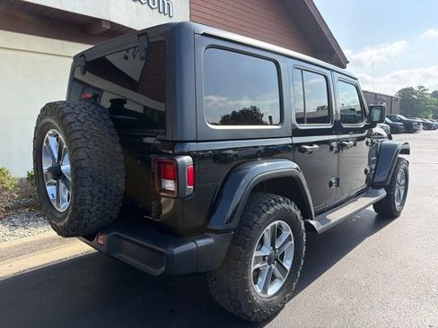 Used 2020 Jeep Wrangler Unlimited Sahara AWD/4WD image 8