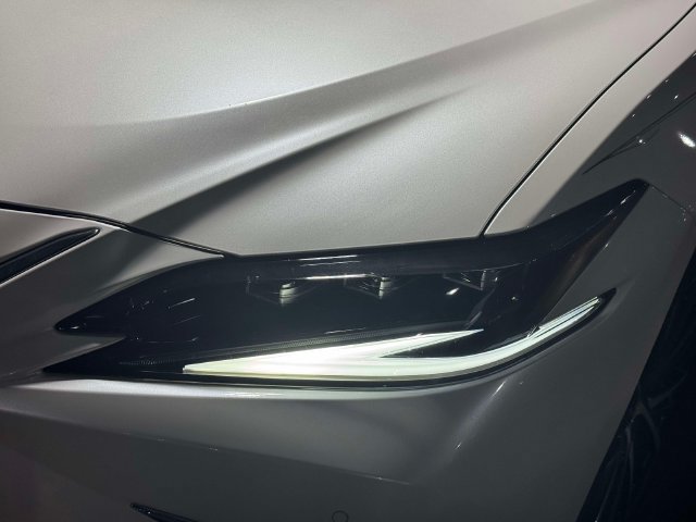 Used 2024 Lexus ES 300h w/ Premium Package FWD image 11