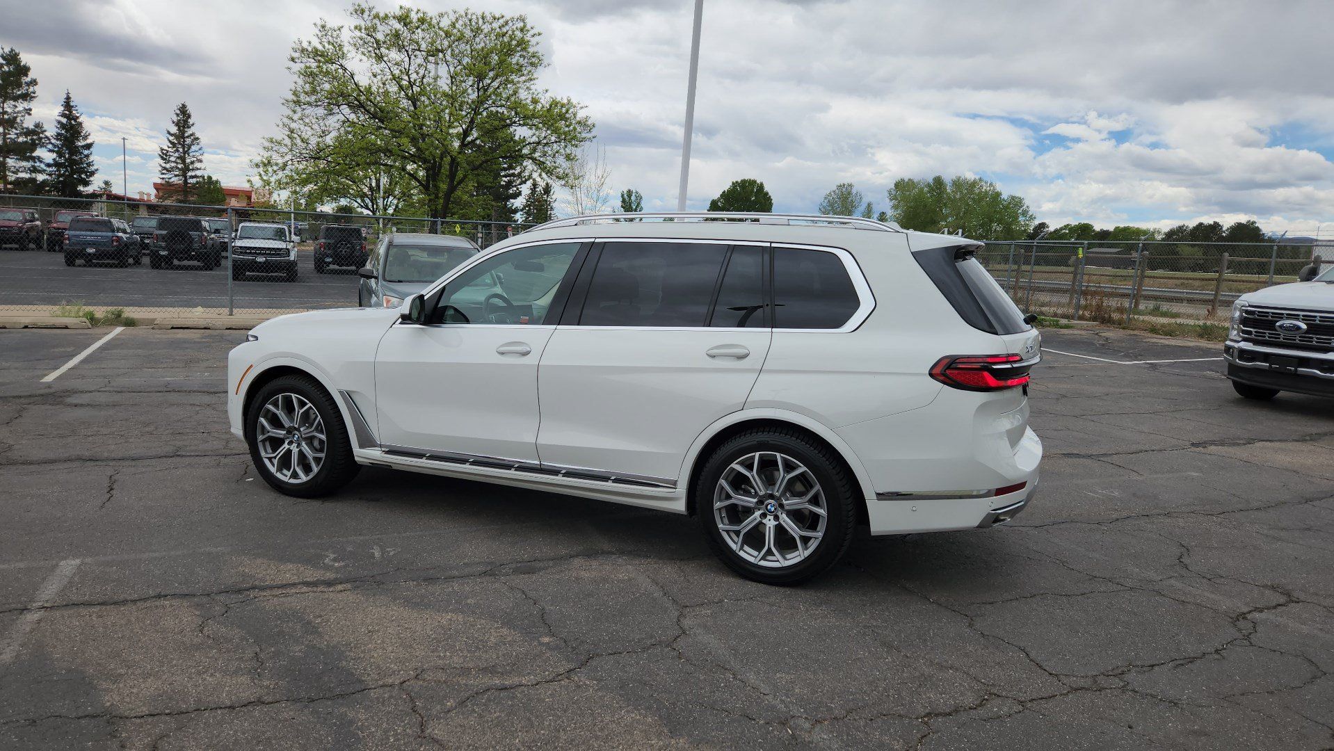Used 2025 BMW X7 xDrive40i AWD/4WD image 9