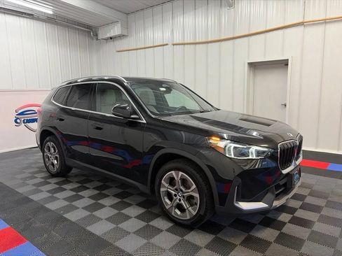 Used 2023 BMW X1 xDrive28i AWD/4WD image 3