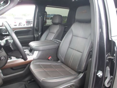 Used 2024 Chevrolet Silverado 1500 High Country w/ High Country Premium Package AWD/4WD image 23