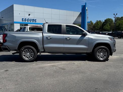 Used 2024 Chevrolet Colorado LT image 2