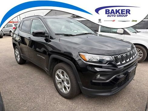 Used 2025 Jeep Compass Latitude AWD/4WD image 1