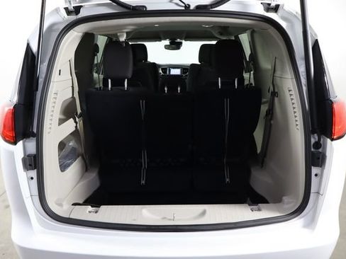 Used 2023 Chrysler Voyager LX FWD image 18