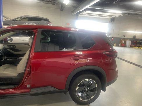 Certified 2025 Nissan Rogue SV AWD/4WD image 1