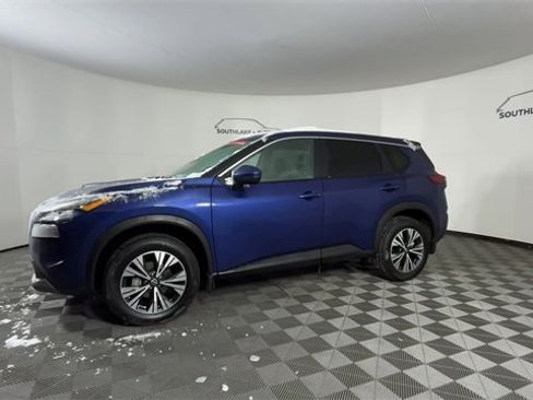 Certified 2022 Nissan Rogue SV image 4