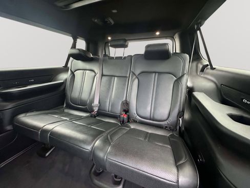 Used 2023 Jeep Wagoneer L Series III w/ Premium Group I image 36