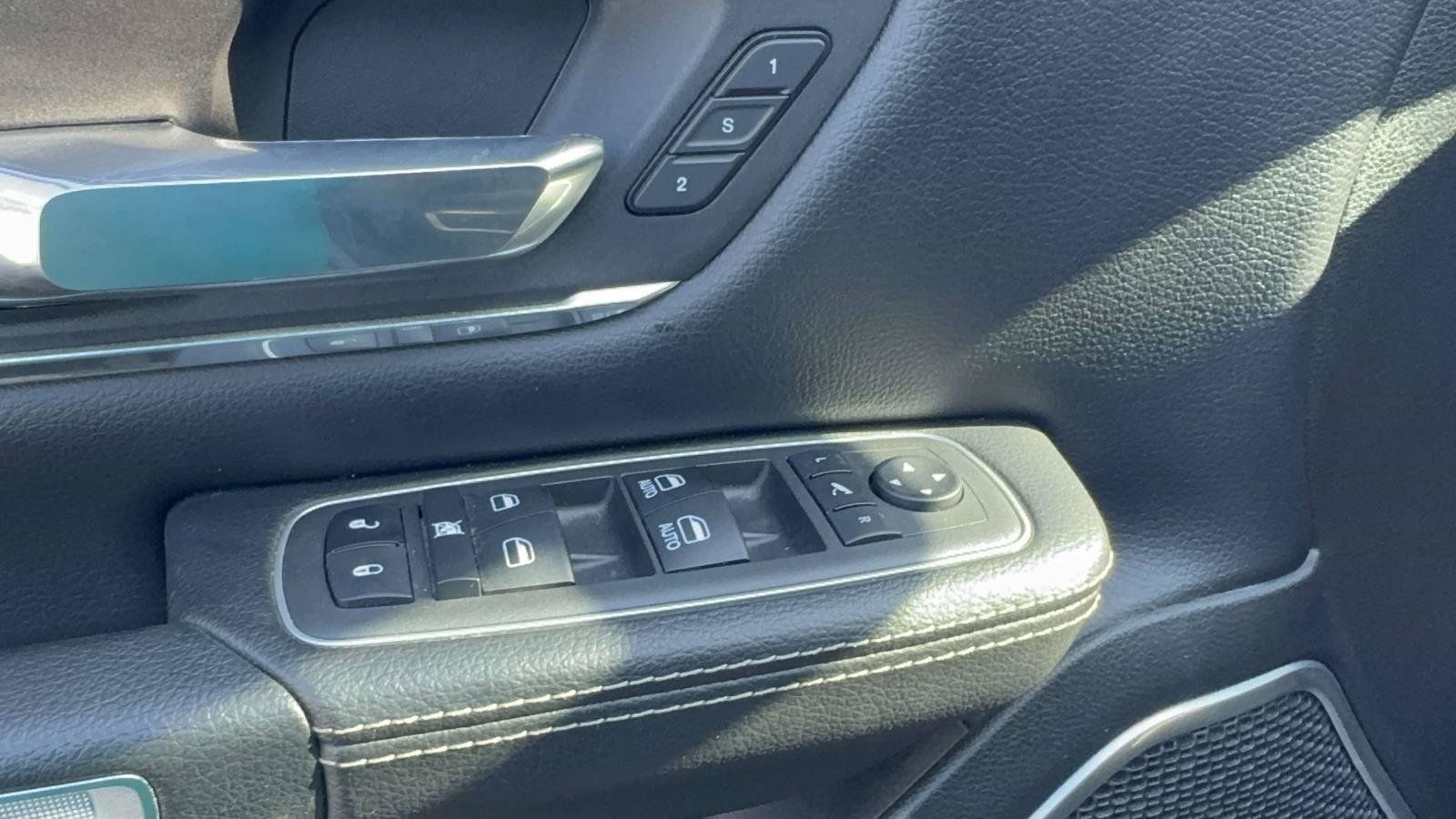 Used 2022 RAM 1500 Laramie AWD/4WD image 28