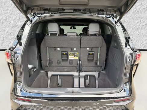 Used 2026 Toyota Sienna XSE FWD image 12