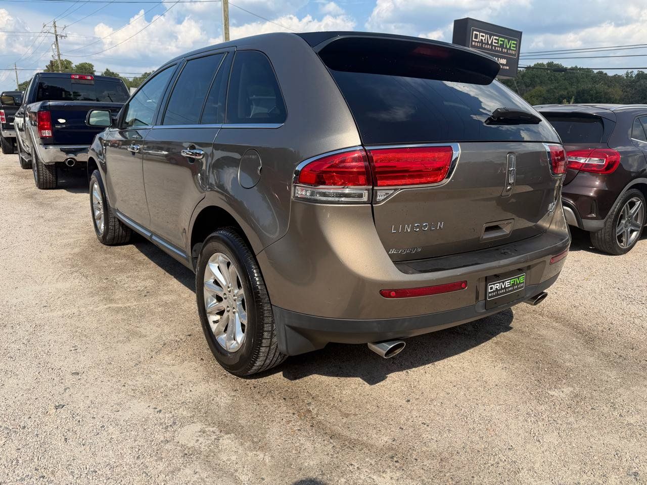 Used 2012 Lincoln MKX AWD image 3
