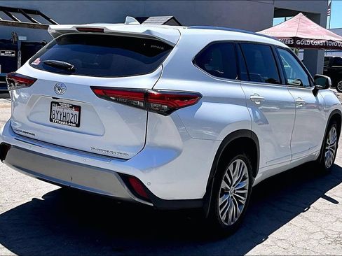 Used 2022 Toyota Highlander Platinum AWD/4WD image 4
