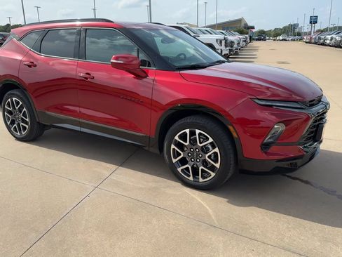 Used 2025 Chevrolet Blazer RS FWD image 3