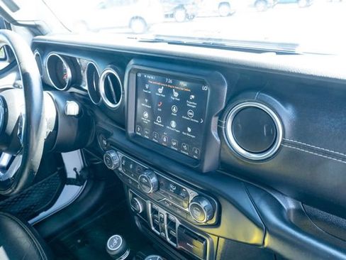 Used 2019 Jeep Wrangler Unlimited Sahara AWD/4WD image 44