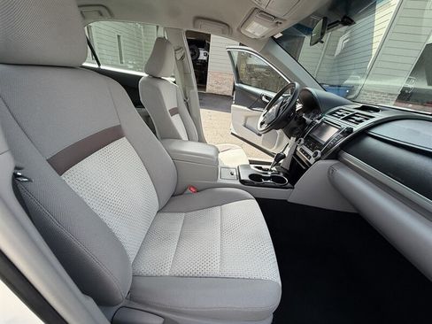 Used 2013 Toyota Camry LE FWD image 16
