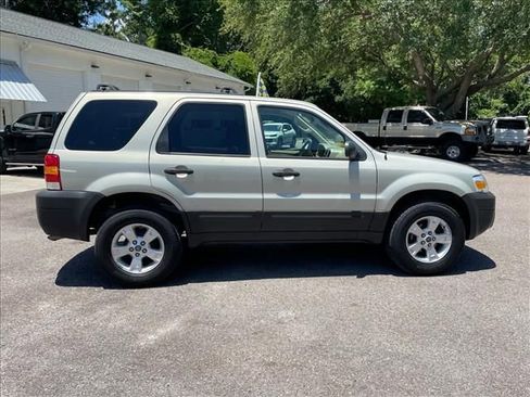 Used 2005 Ford Escape XLT FWD image 2