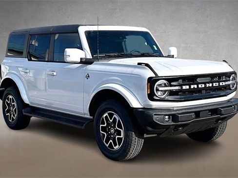 New 2025 Ford Bronco Outer Banks image 2