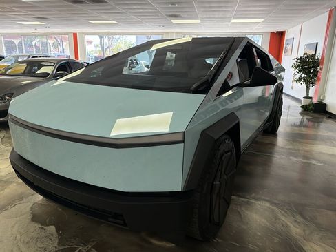 Used 2024 Tesla Cybertruck AWD Crew Cab image 4
