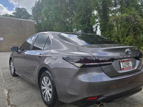 Used 2021 Toyota Camry LE image 6