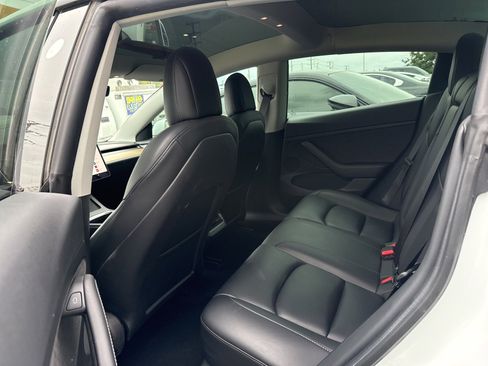 Used 2021 Tesla Model 3 Standard Range Plus image 5