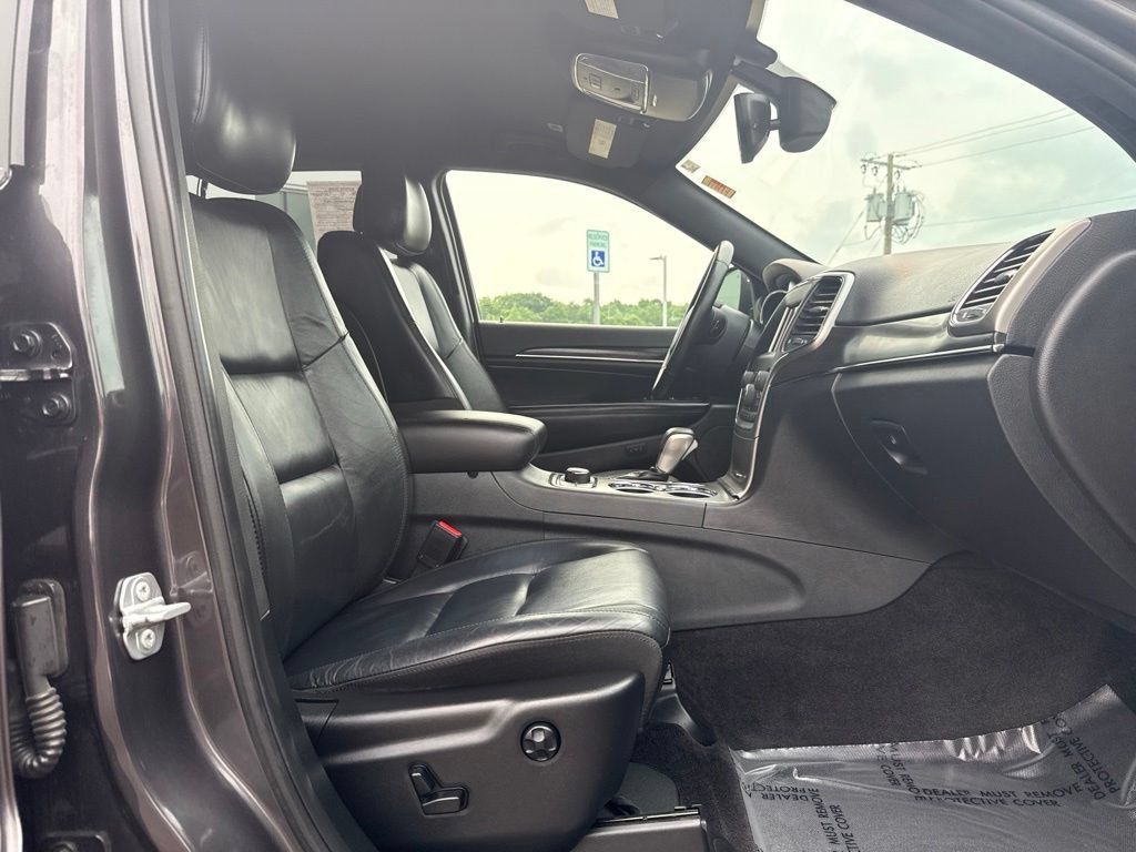 Used 2018 Jeep Grand Cherokee Limited AWD/4WD image 14