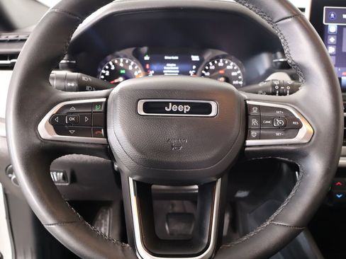 Used 2025 Jeep Compass Limited image 3