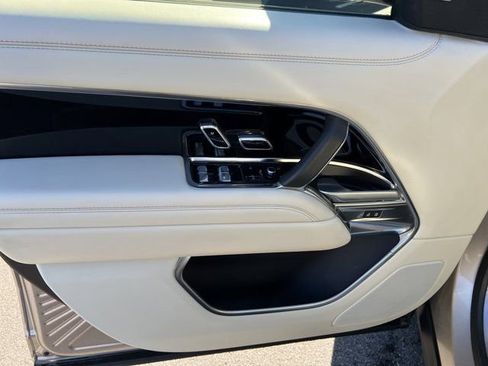 Used 2023 Land Rover Range Rover SE image 11