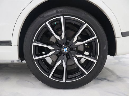 Used 2019 BMW X7 xDrive50i w/ M Sport Package AWD/4WD image 9