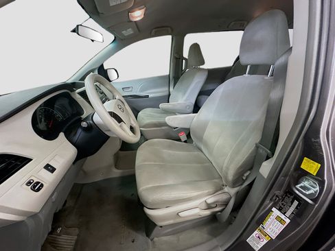 Used 2011 Toyota Sienna FWD image 13