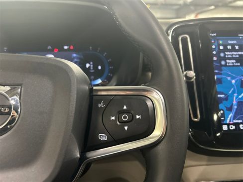 Certified 2023 Volvo XC40 B5 Ultimate w/ Protection Package Premier image 14