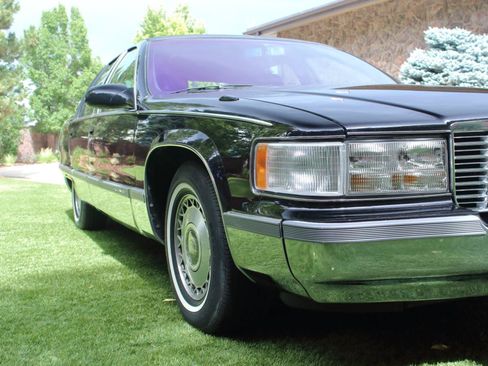 Used 1996 Cadillac Fleetwood Brougham RWD image 16