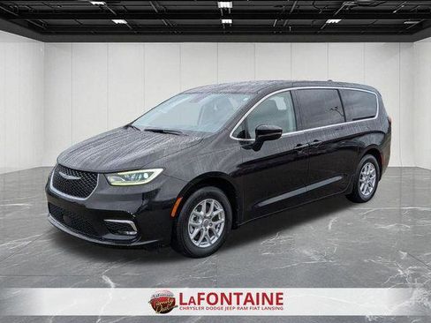 Certified 2023 Chrysler Pacifica Touring-L FWD image 1
