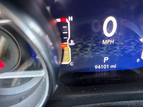 Used 2019 Jeep Wrangler Unlimited Sahara w/ Uconnect 4C Nav & Sound Group AWD/4WD image 12