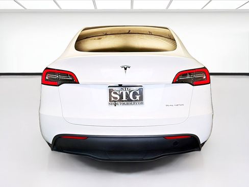 Used 2023 Tesla Model Y Long Range AWD/4WD image 5