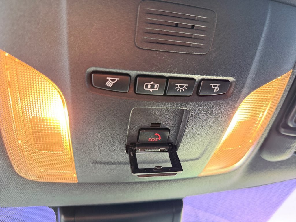 Used 2022 Toyota Corolla SE w/ Carpet Mat Package (TMS) FWD image 32
