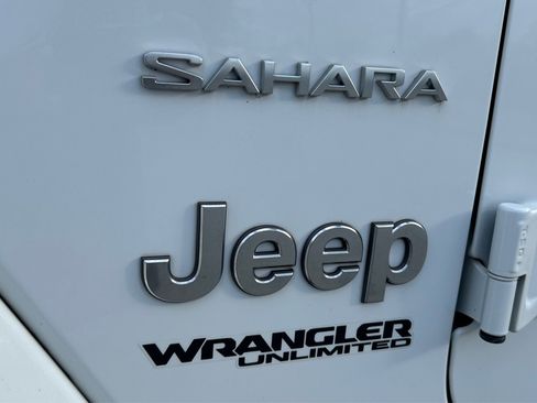 Used 2022 Jeep Wrangler Unlimited Sahara image 30