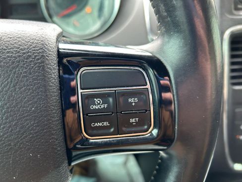 Used 2015 Dodge Grand Caravan SE image 18