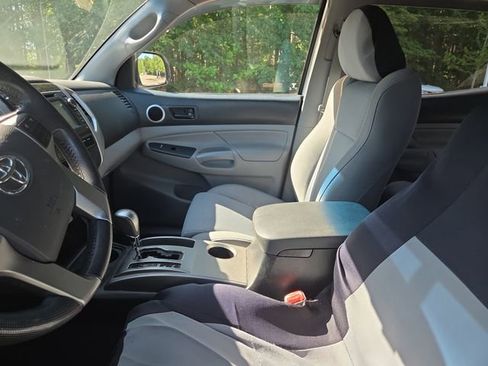 Used 2013 Toyota Tacoma PreRunner w/ TRD Sport Pkg RWD image 9