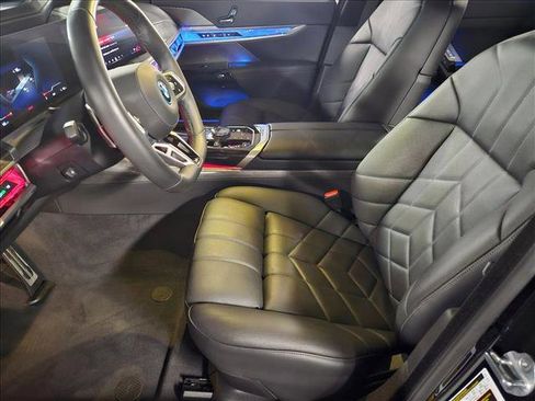 Used 2025 BMW i7 xDrive60 image 16