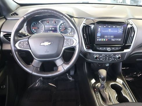 Used 2022 Chevrolet Traverse LT FWD image 18