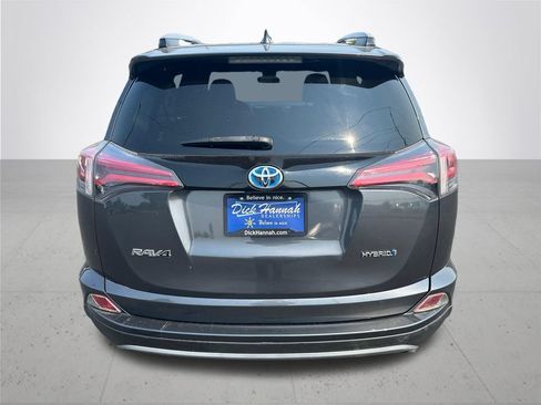 Used 2018 Toyota RAV4 SE AWD/4WD image 8