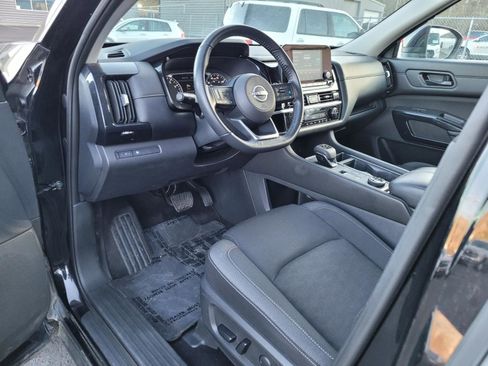 Used 2024 Nissan Pathfinder SV AWD/4WD image 11