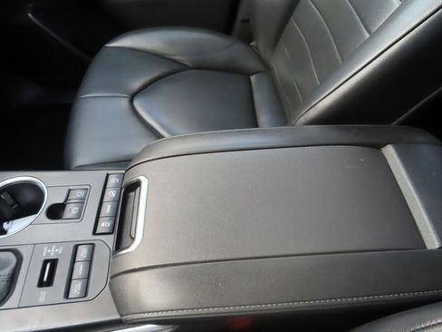 Used 2020 Toyota Highlander XLE image 37