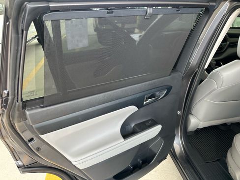 Used 2024 Toyota Highlander XLE AWD/4WD image 25